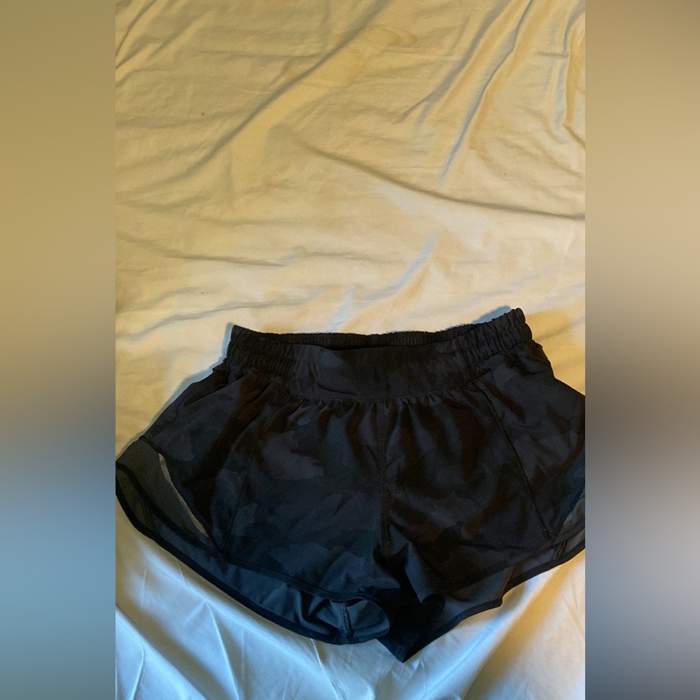 Lululemon hotty hot shorts size 6